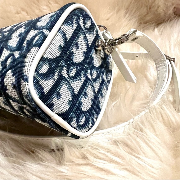 Christian Dior Crossbody Bag Monogram Cosmetic Pouch with Crossbody chain - Picture 11 of 14